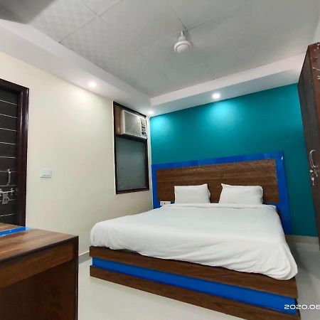 Hotel Royal Town Nuova Delhi Esterno foto