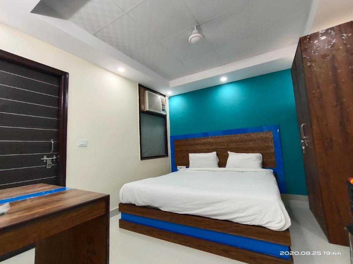 Hotel Royal Town Nuova Delhi Esterno foto