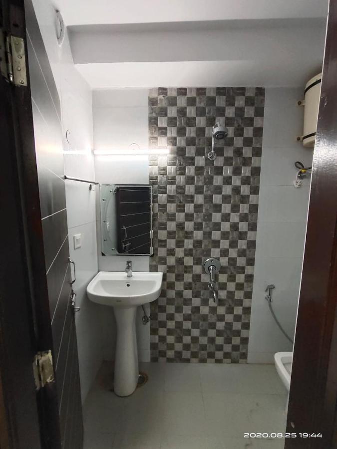Hotel Royal Town Nuova Delhi Esterno foto