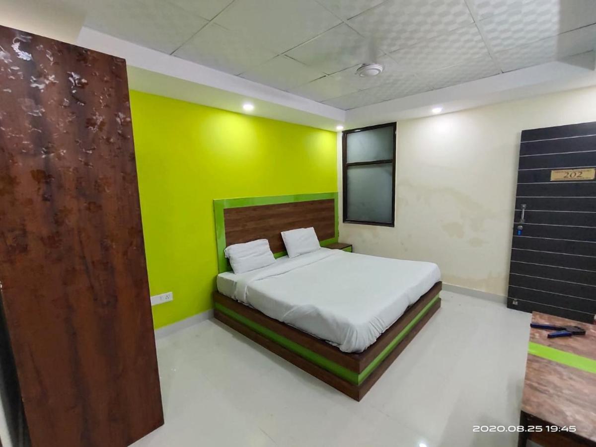 Hotel Royal Town Nuova Delhi Esterno foto