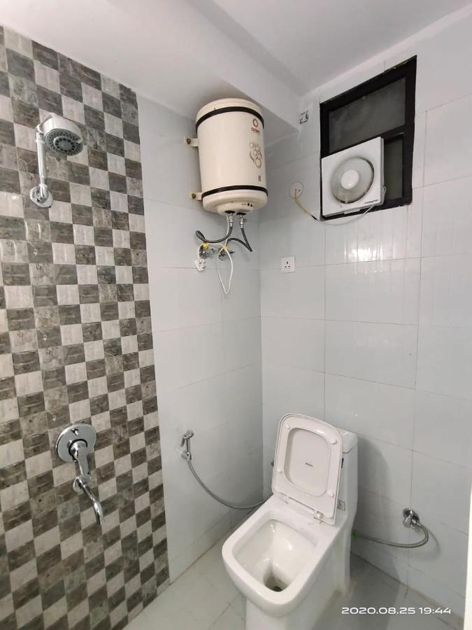 Hotel Royal Town Nuova Delhi Esterno foto